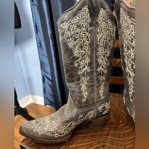 Corral Women’s Crater Embroidered Snip Toe Western Boots